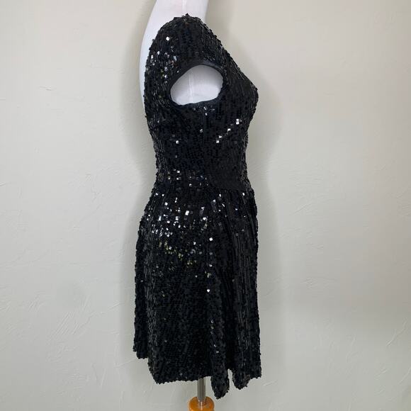Black Square Sequin Fit Flare Dress Cap Sleeves Sz 5/6 - Picture 4 of 11